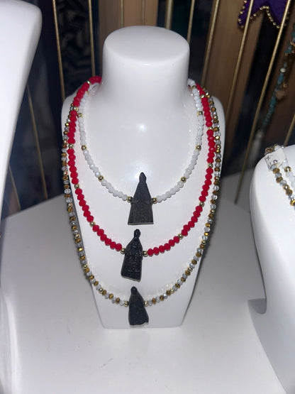 Necklace virgen en piedra azabache